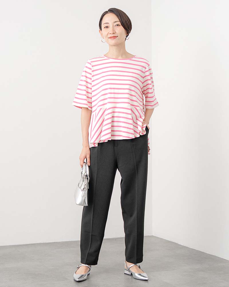 タック入りワイドテーパードパンツ