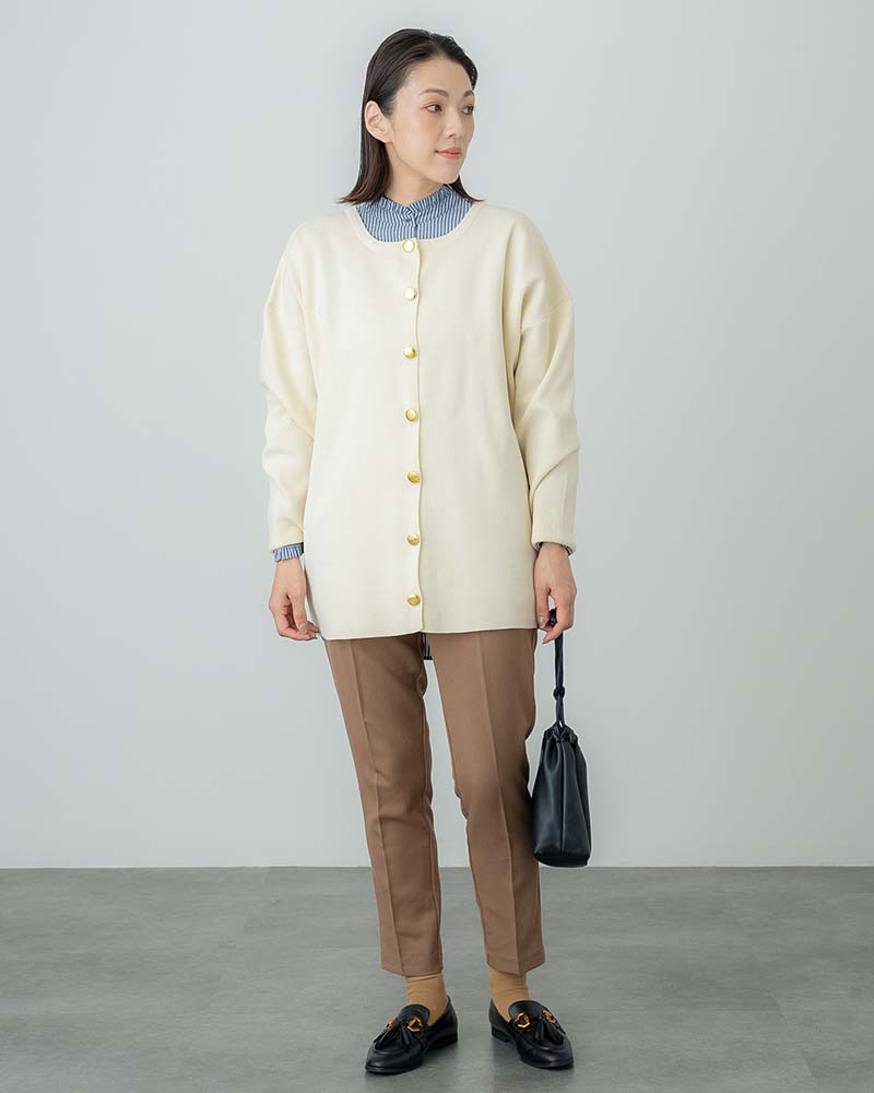 金釦アクセントスポンディッシュニットクルーネックカーディガン