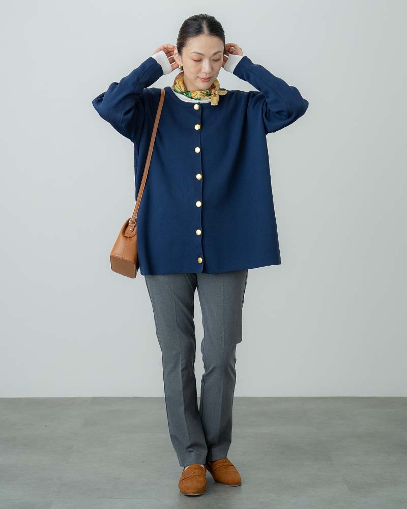 金釦アクセントスポンディッシュニットクルーネックカーディガン