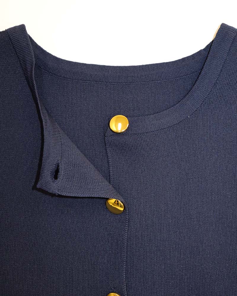 金釦アクセントスポンディッシュニットクルーネックカーディガン