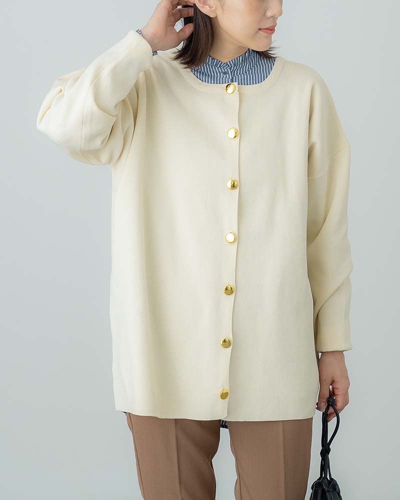 金釦アクセントスポンディッシュニットクルーネックカーディガン