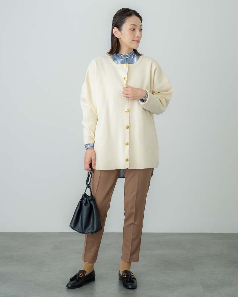 金釦アクセントスポンディッシュニットクルーネックカーディガン
