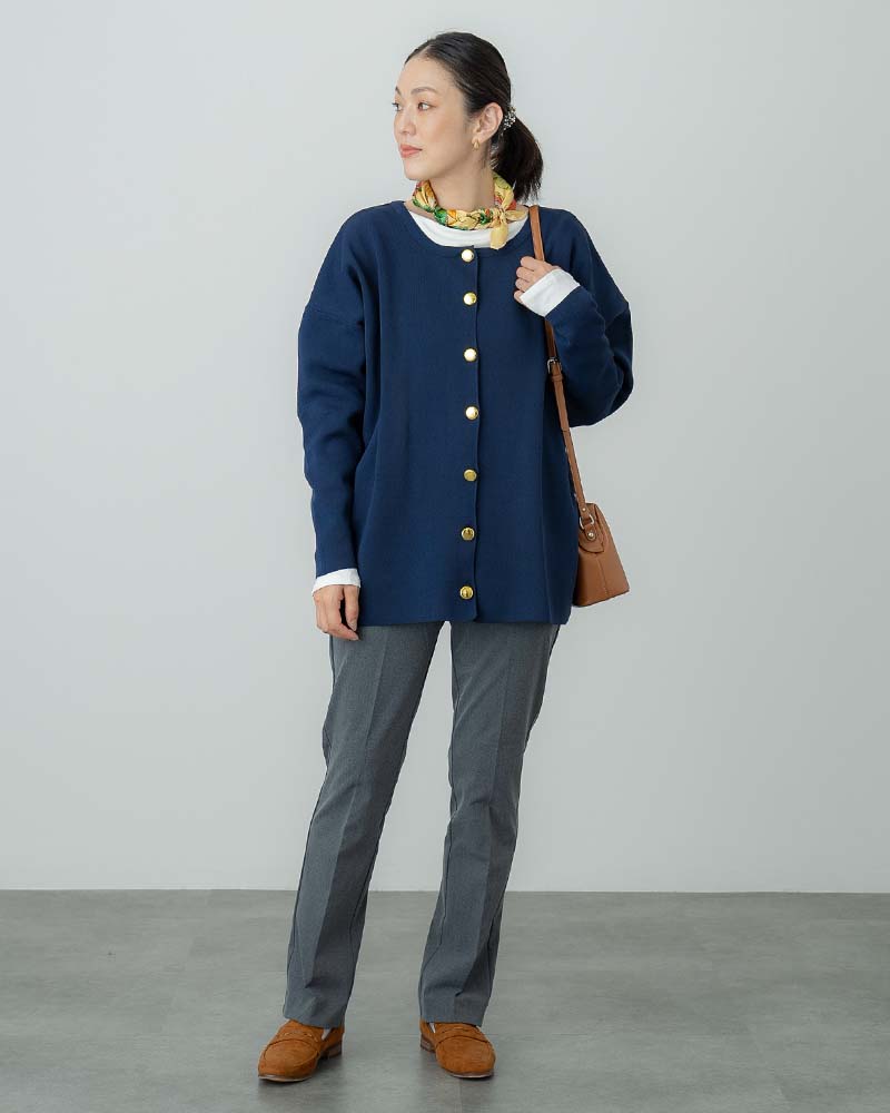 金釦アクセントスポンディッシュニットクルーネックカーディガン