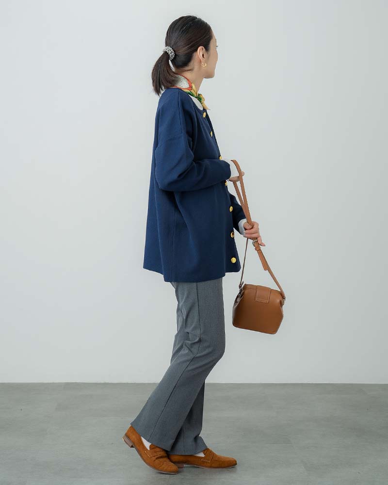 金釦アクセントスポンディッシュニットクルーネックカーディガン