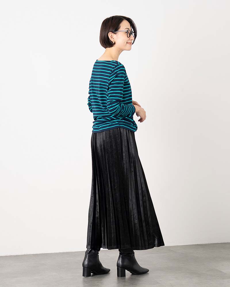 スクエアネックプルオーバー