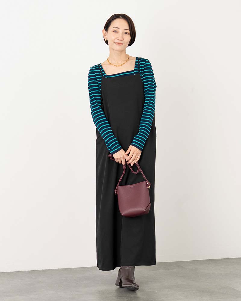 スクエアネックプルオーバー