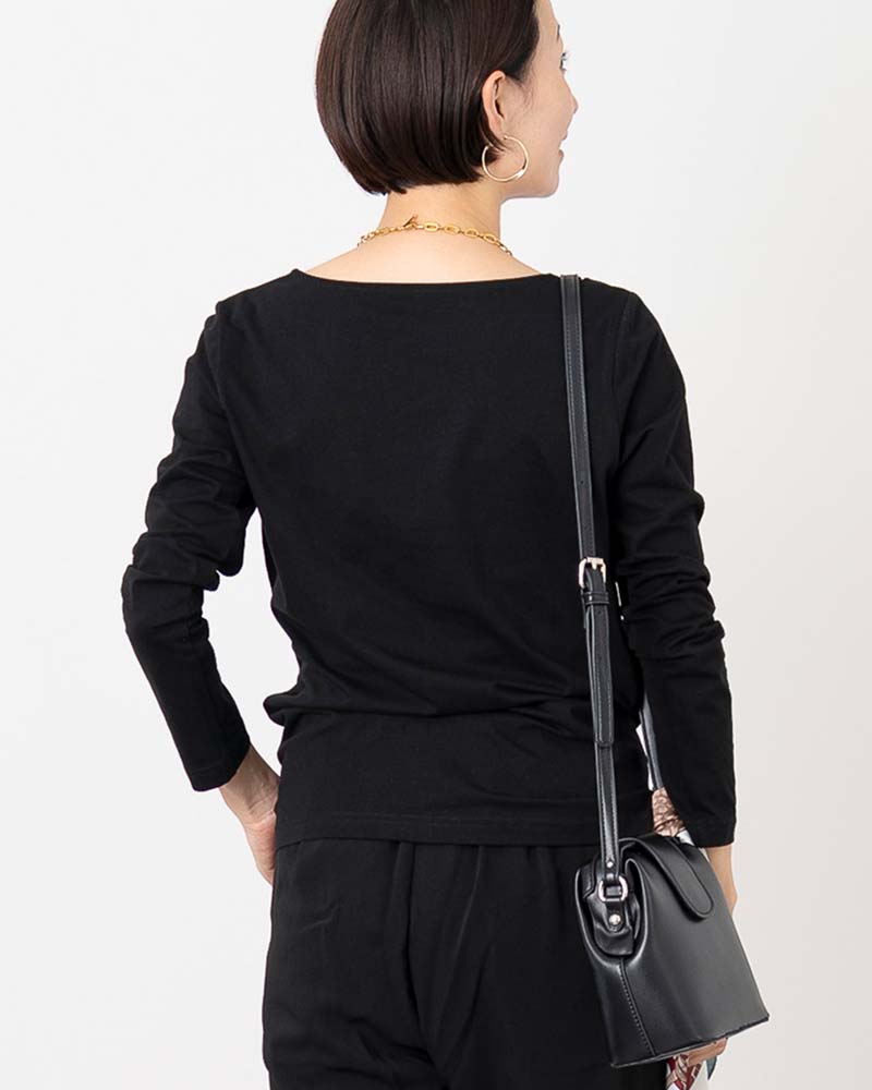 スクエアネックプルオーバー