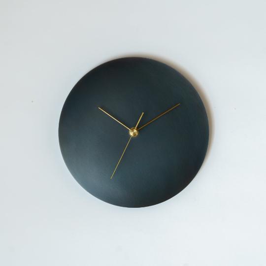 【受注製作】minimal wall clock 220 _ plain / iron 壁掛け時計 220 無地 / 鉄 / iron | KUMIJIの写真