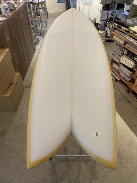 YU SURF CLASSIC 5'8" RU FISH / RU ( ) SHAPE  / FLAT DECK STEP RAIL / FIN ON / 