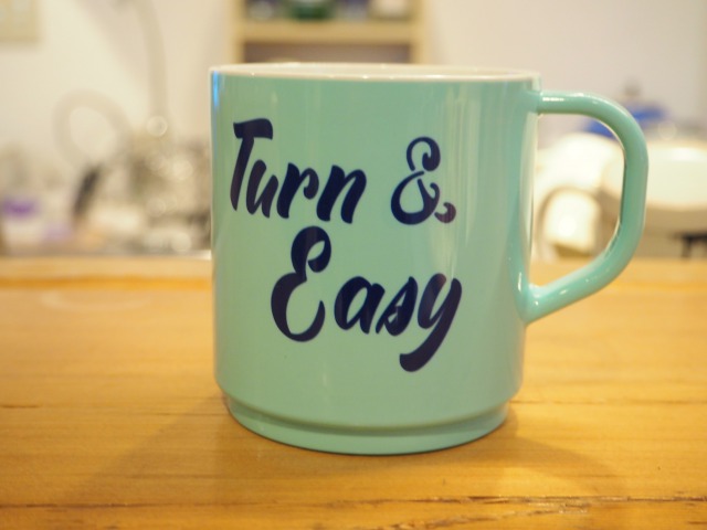 TURN ME ON ( ߡ  ) / ᥤ  TURN & EASY  MUG / BLUE