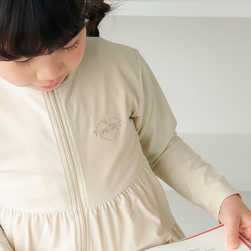 キッズ 女の子3段切替ラッシュガード｜UPF50+・長袖・伸縮素材