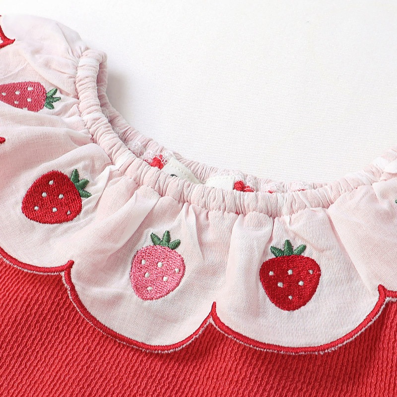 イチゴ刺繍のスカラップ衿Tシャツ【フルーツ天国】