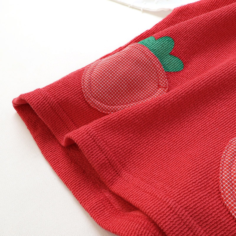 イチゴ刺繍のスカラップ衿Tシャツ【フルーツ天国】