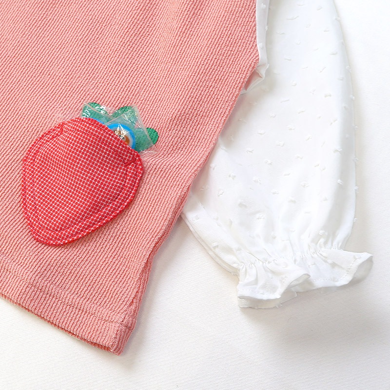 イチゴ刺繍のスカラップ衿Tシャツ【フルーツ天国】