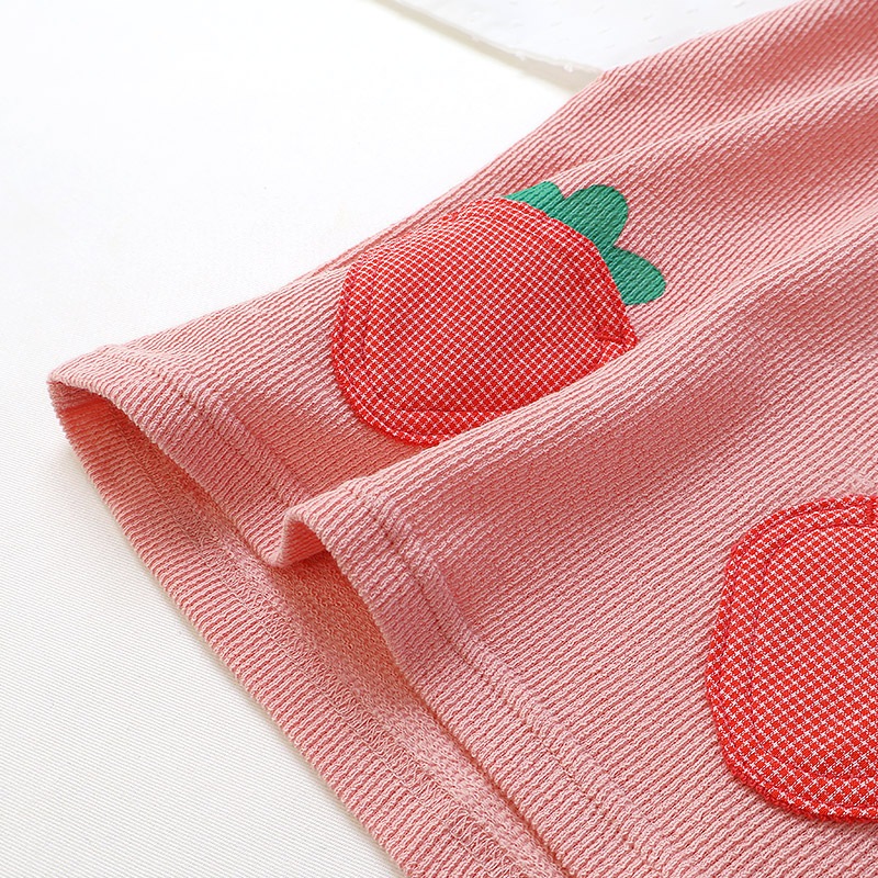 イチゴ刺繍のスカラップ衿Tシャツ【フルーツ天国】