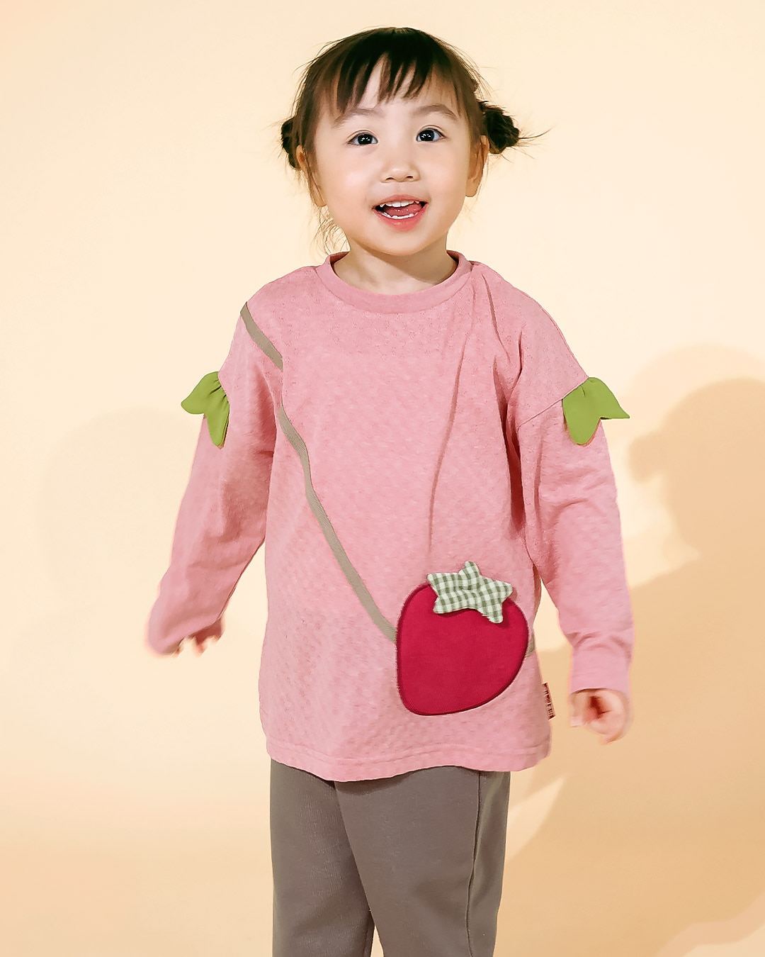 イチゴ/ぶどうのショルダー風長袖Tシャツ｜80-130cm 【 フルーツ天国 】