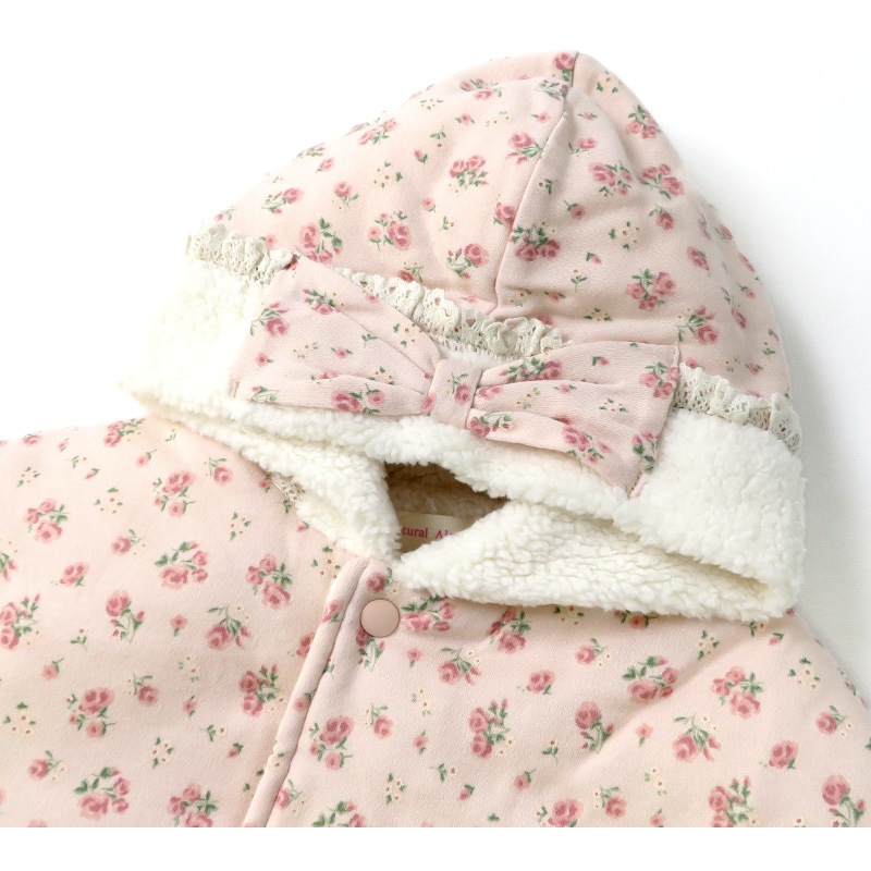 ベビー服 ベビーマント 裏ボア 中綿入り 中わた おくるみ 防寒着 アウター リボン 小花柄 (60-90cm)【ZOOLAND】 ズーランド ベビーロンパース ケープ カバーオール バギーオール つなぎ ツナギ 雪遊び 新生児 女の子 ガーリー