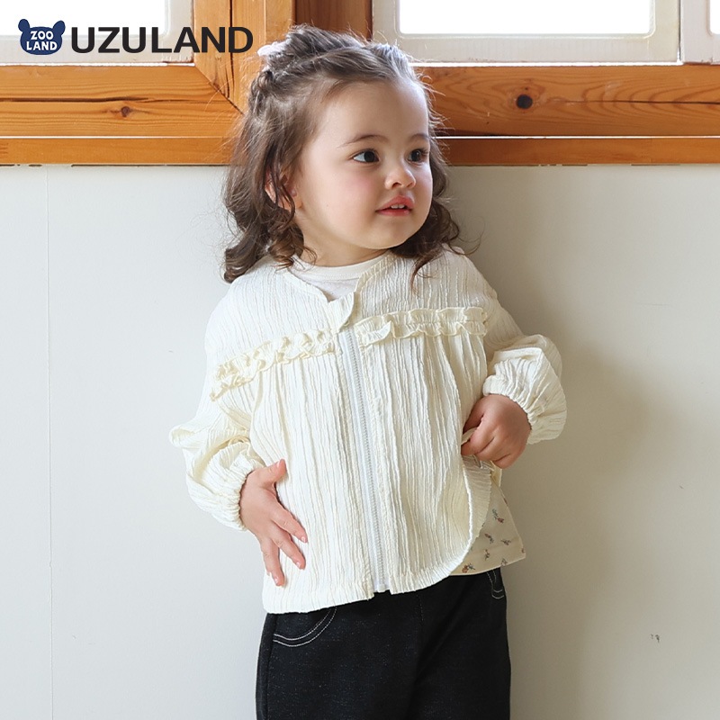 ガールズ ジャケット ブルゾン ポケット付き 長袖 フリル チャーム付き 女の子 キッズ ベビー 【UZULAND ウズランド】 アウター 羽織り 裏地無し 一重 ライトアウター フロントジップ シャツ ブラウス ピンク アイボリー 無地 春物 80cm 90cm 95cm 100cm 110cm 120cm 130cm