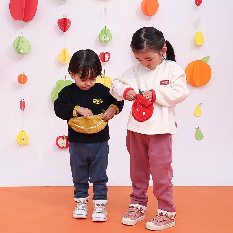 キッズ スウェットトレーナー 長袖 裏起毛 起毛あり フルーツ 立体ポケット ベビー トップス 男の子 女の子【フルーツ天国】 苺 いちご イチゴ バナナ くだもの 果物 可愛い かわいい お揃い ペア カットソー 起毛トリコット 暖かい 防寒 80 90 95 100 110 120 130