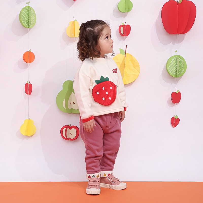 キッズ スウェットトレーナー 長袖 裏起毛 起毛あり フルーツ 立体ポケット ベビー トップス 男の子 女の子【フルーツ天国】 苺 いちご イチゴ バナナ くだもの 果物 可愛い かわいい お揃い ペア カットソー 起毛トリコット 暖かい 防寒 80 90 95 100 110 120 130