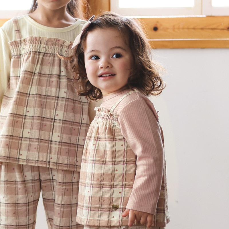 ガールズ ロンT チェック柄 長袖 Tシャツ ミニ裏毛 テレコ トップス チャーム付き 女の子 キッズ ベビー ( 80-130cm )【 UZULAND ウズランド 】 カットソー チュニック ブラウス 重ね着風 くすみカラー ピンク アイボリー 秋物 80cm 90cm 95cm 100cm 110cm 120cm 130cm