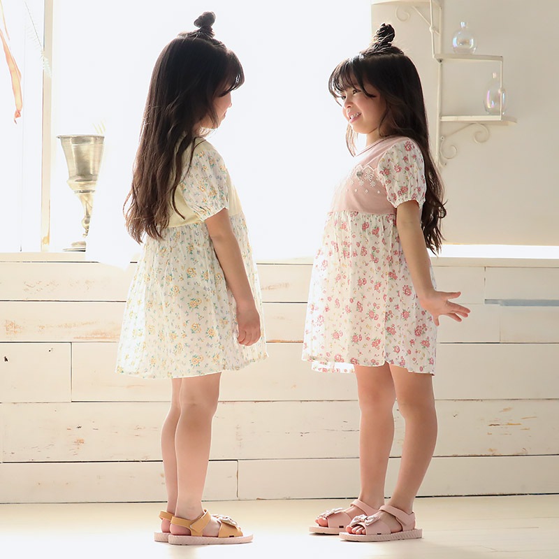 ガールズ ワンピース 半袖 花柄 女の子 キッズ ベビー チャーム付【UZULAND ウズランド】切り替え 袖切替 ジャカード シャツワンピ 半袖ワンピ ブラウス ギャザー ピンク イエロー 女子 可愛い かわいい 80 90 95 100 110 120 130