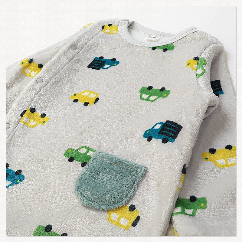 ベビー ロンパース 長袖 カバーオール 男の子 新生児 赤ちゃん フリース 起毛 車 自動車 総柄 ベビー服 おくるみ 乳児 乳幼児 お着替え簡単 前開き 全開 マチ付き ポケット付き プリント 暖かい 保温 洗える 70 80 出産祝い 内祝い 贈り物 ギフト プレゼント