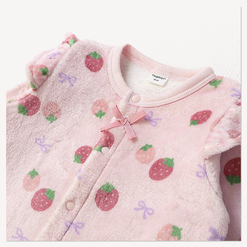 ベビー ロンパース 長袖 カバーオール 女の子 新生児 赤ちゃん フリース 起毛 苺 いちご イチゴ フルーツ くだもの 総柄 ベビー服 おくるみ 乳児 乳幼児 お着替え簡単 前開き 全開 マチ付き プリント 暖かい 保温 洗える 70 80 出産祝い 内祝い 贈り物 ギフト プレゼント