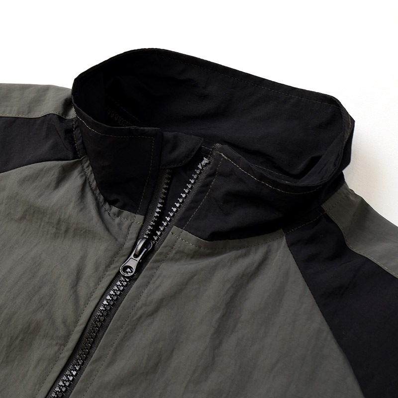 ナイロンジャケット 一重仕立て 子供服 男の子 小学生 中学生 ファッション キッズ ジュニア 長袖 ブルゾン フルジップ アウター ウインドブレーカー 女の子 プリント 切替 ストリート スケート 大人っぽい ダンス 裏地なし カーキグレー ブラック 130 140 150 160 秋服