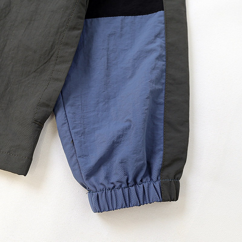 ナイロンジャケット 一重仕立て 子供服 男の子 小学生 中学生 ファッション キッズ ジュニア 長袖 ブルゾン フルジップ アウター ウインドブレーカー 女の子 プリント 切替 ストリート スケート 大人っぽい ダンス 裏地なし カーキグレー ブラック 130 140 150 160 秋服