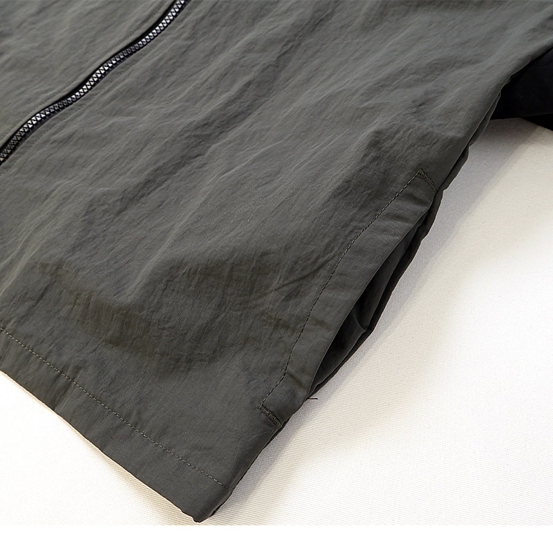 ナイロンジャケット 一重仕立て 子供服 男の子 小学生 中学生 ファッション キッズ ジュニア 長袖 ブルゾン フルジップ アウター ウインドブレーカー 女の子 プリント 切替 ストリート スケート 大人っぽい ダンス 裏地なし カーキグレー ブラック 130 140 150 160 秋服