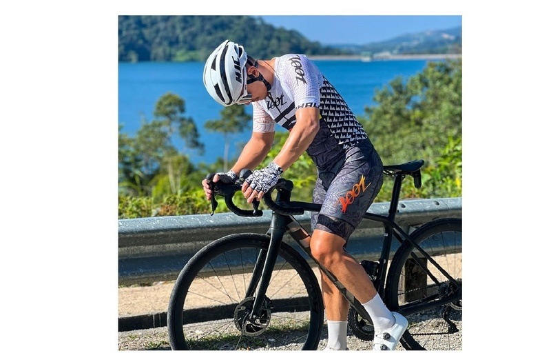 MEN TRI 9" SHORT (MAHARO) トライアスロン セパレート トライショーツ トライパンツ ZMT210