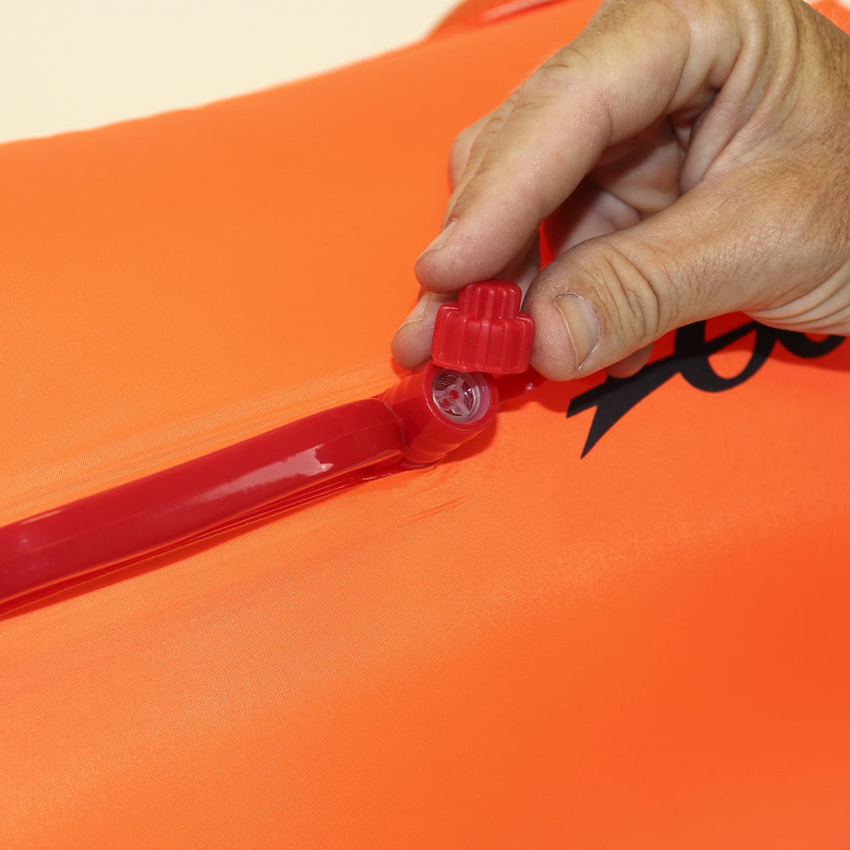 Zoot Ultra Swim Safety Buoy & Dry Bag ( Neon Pink) セーフティスイムブイ＆ドライバッグ 15L ネオンカラー 高視認性 防水収納