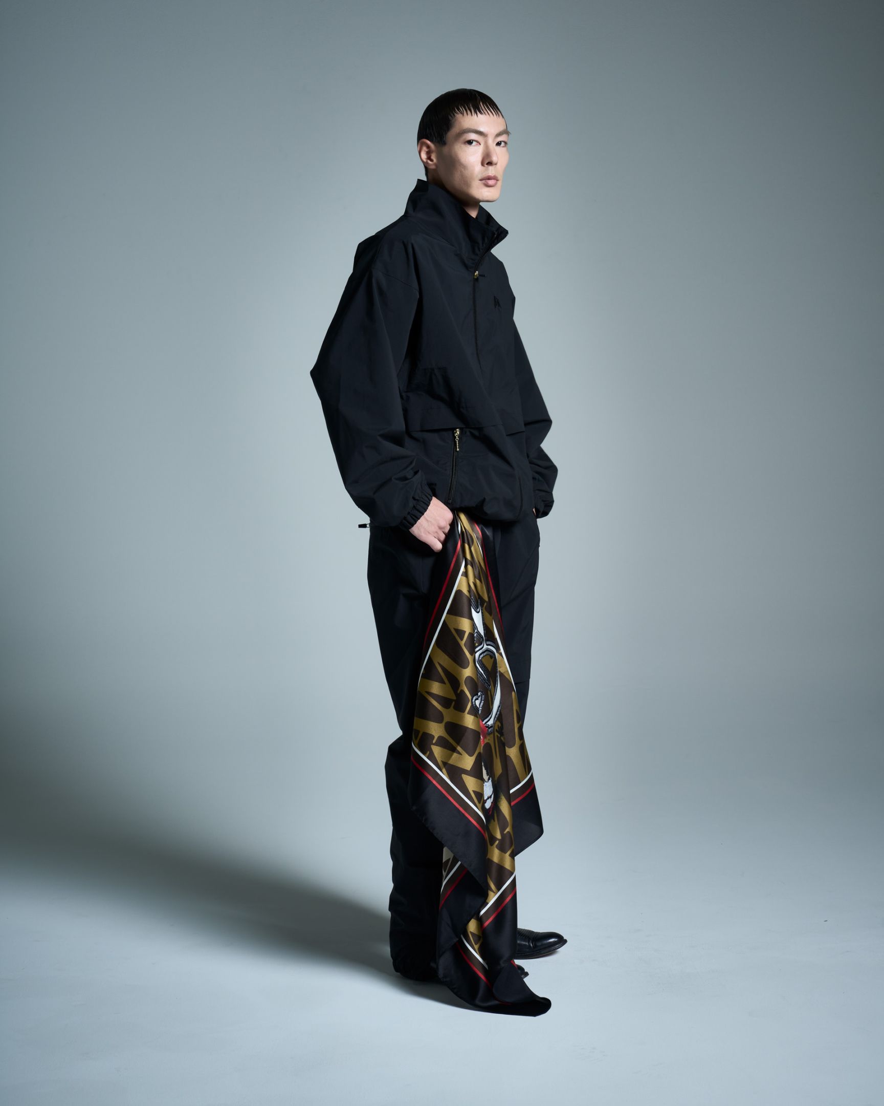 “VANDAL CHILD” BY Nick Walkerモノグラムシルクスカーフ