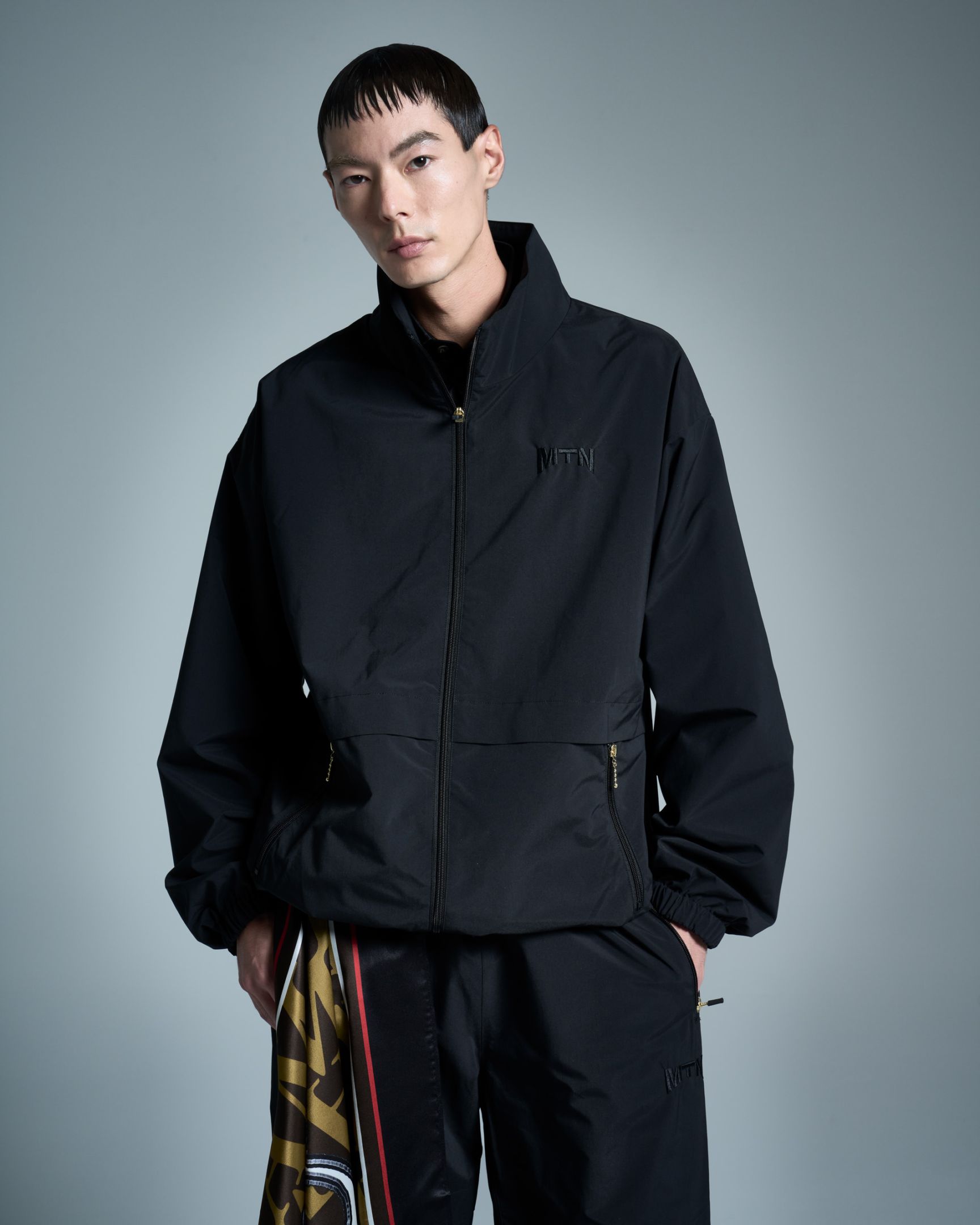 ブラックタフタウィンドブレイカージャケット