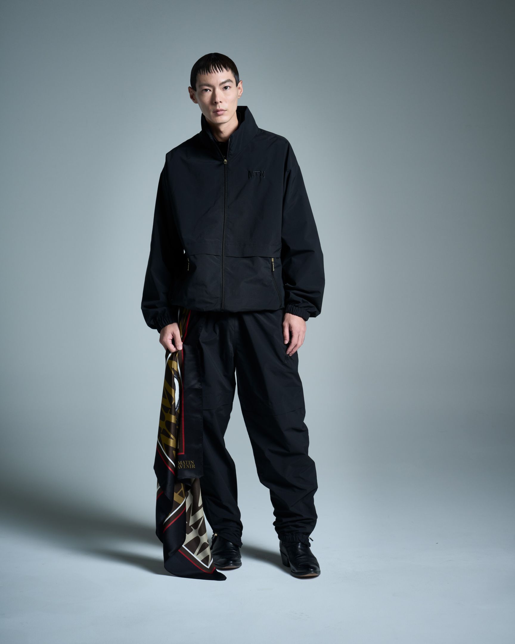 ブラックタフタパンツ