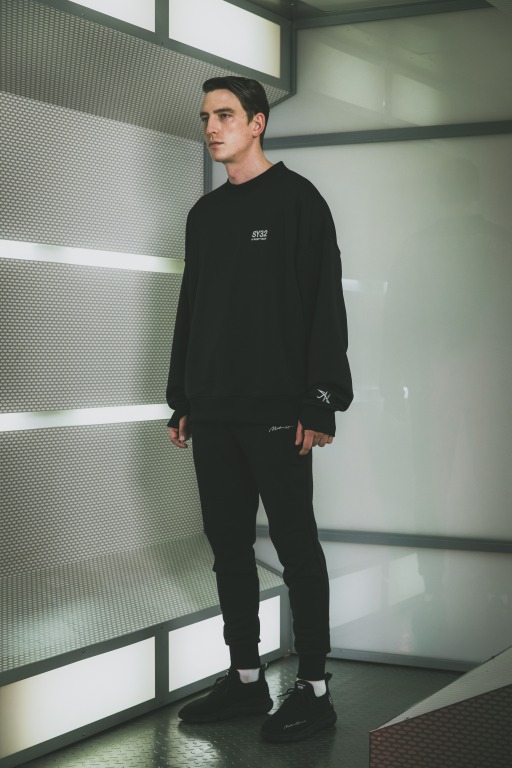 BIG SILHOUETTE PULLOVER ブラック | すべての商品 | Matin Avenir