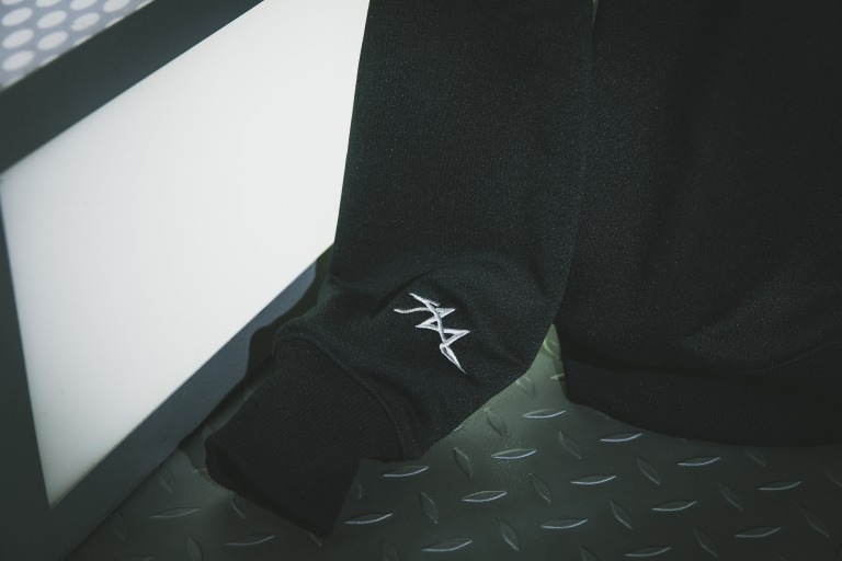 BIG SILHOUETTE PULLOVER ブラック | すべての商品 | Matin Avenir