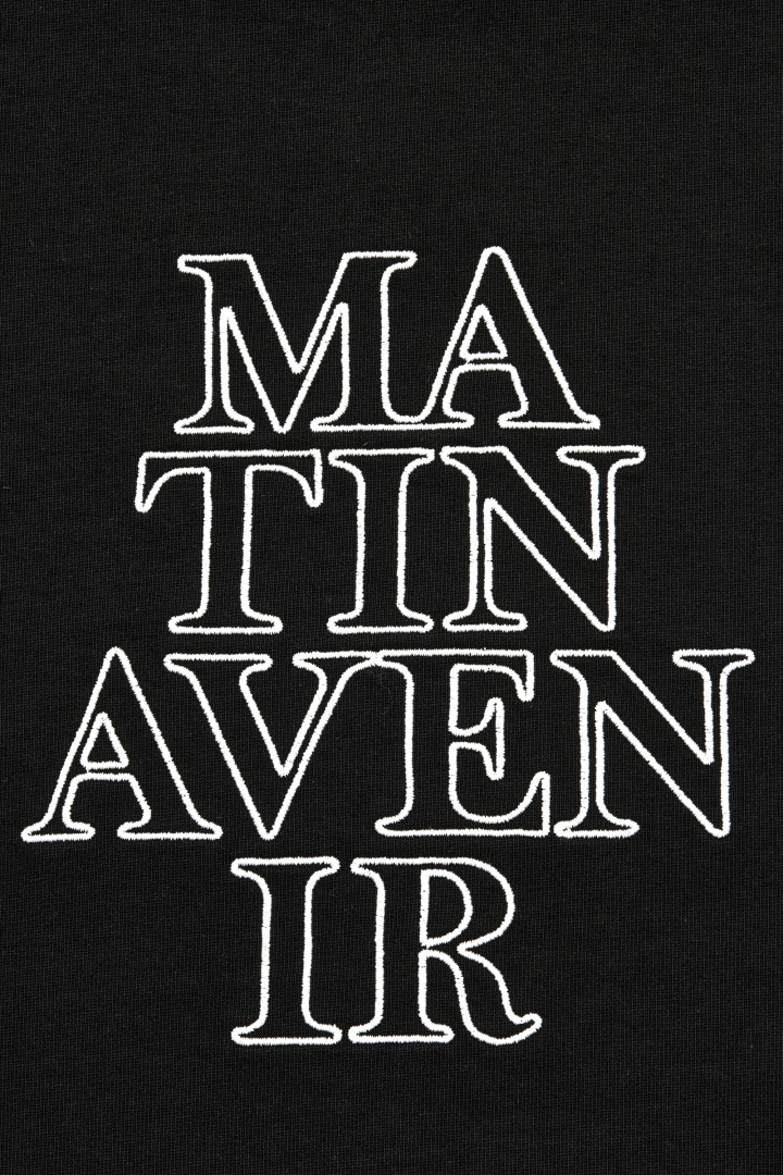 エンブロイダリーモックネックTシャツ