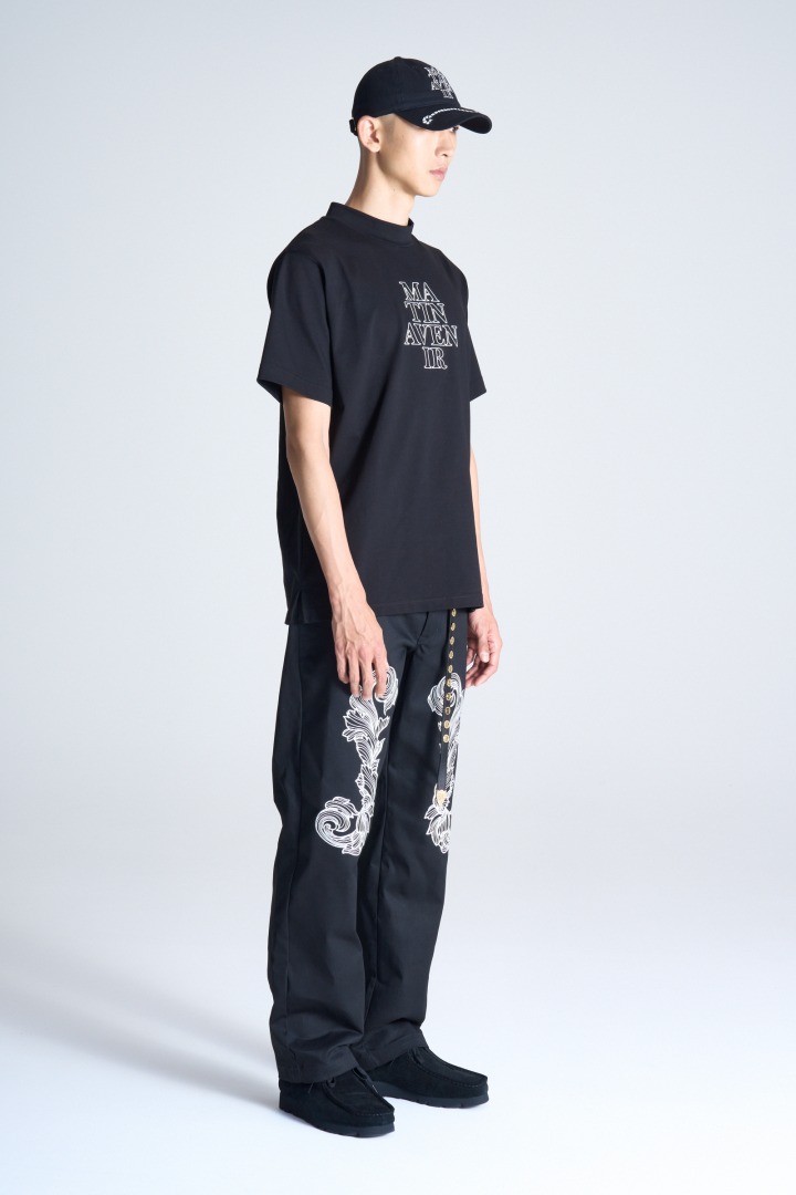 エンブロイダリーモックネックTシャツ