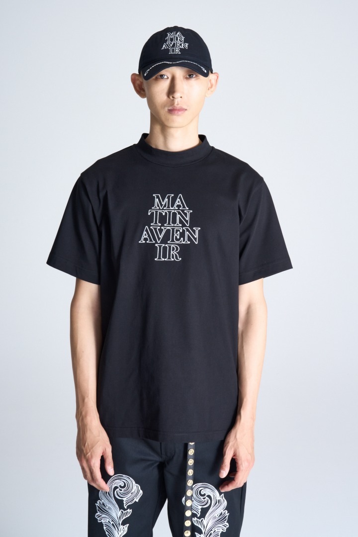 エンブロイダリーモックネックTシャツ