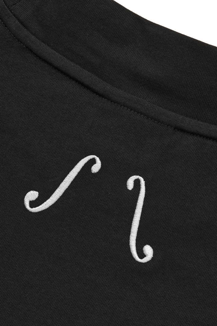 エンブロイダリーモックネックTシャツ