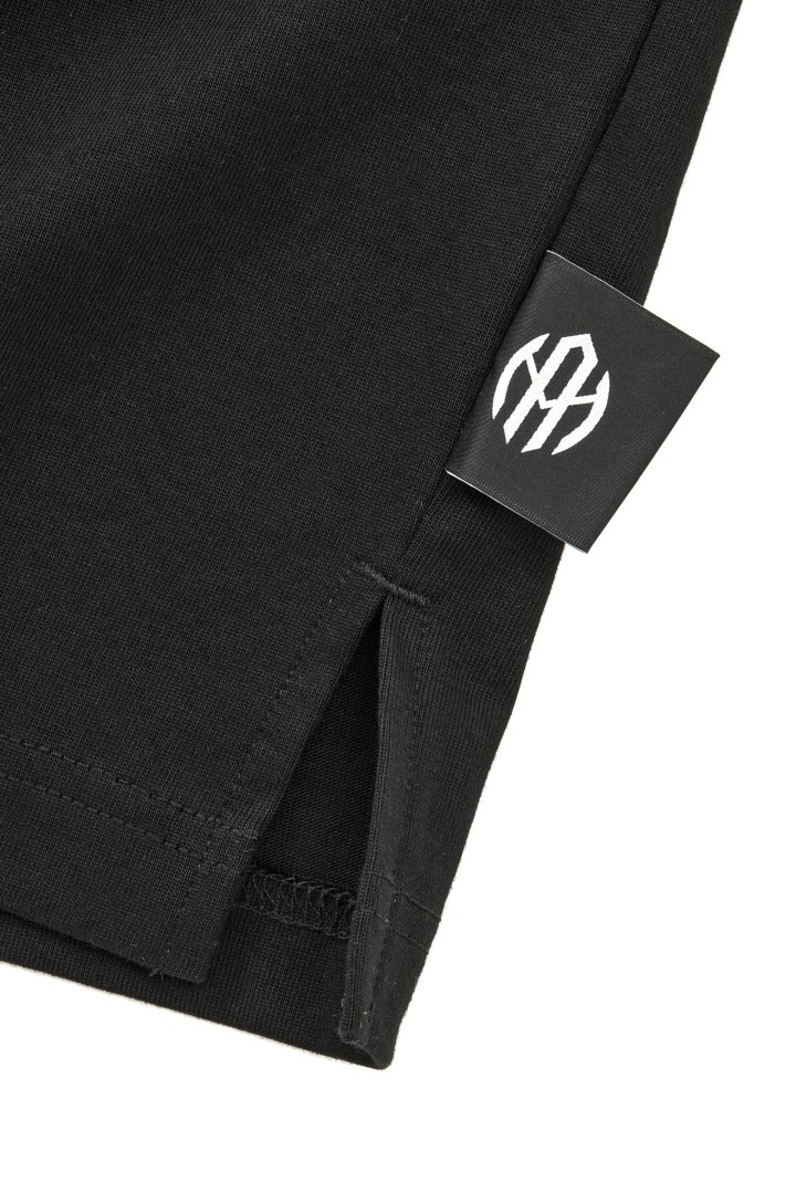 エンブロイダリーモックネックTシャツ