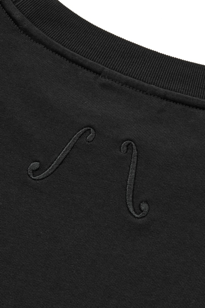 ワンポイントロゴ刺繍Tシャツ オールブラック | すべての商品
