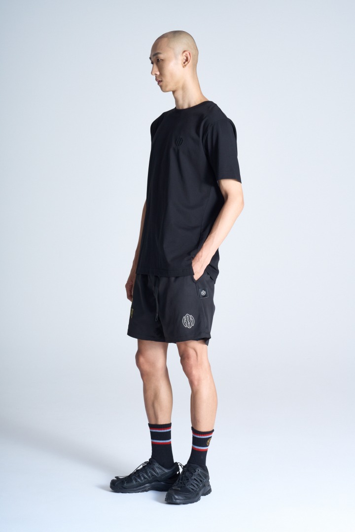 ワンポイントロゴ刺繍Tシャツ オールブラック