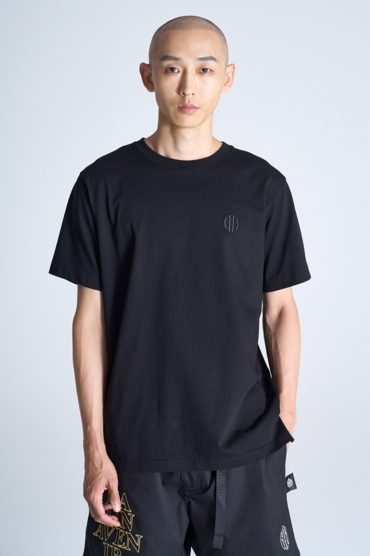 ワンポイントロゴ刺繍Tシャツ オールブラック | すべての商品