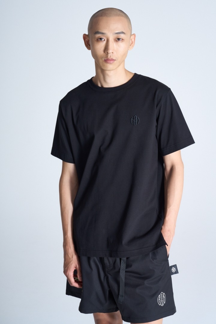 ワンポイントロゴ刺繍Tシャツ オールブラック