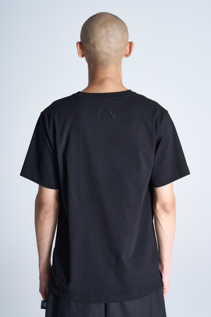 ワンポイントロゴ刺繍Tシャツ オールブラック | すべての商品