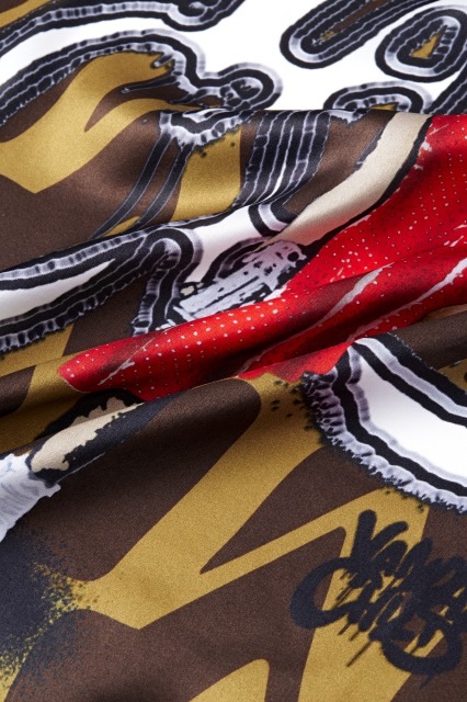 “VANDAL CHILD” BY Nick Walkerモノグラムシルクスカーフ