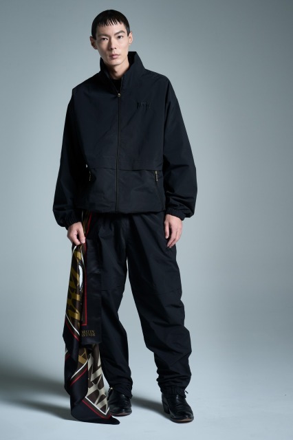 ブラックタフタウィンドブレイカージャケット